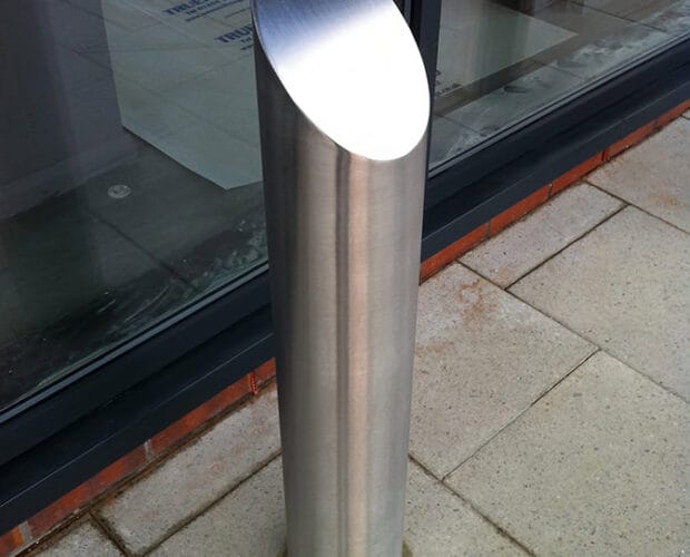 Tella-Stainless-Steel-Bollard-3